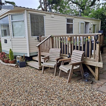 Отель Amroth Bay Holiday Caravan Llanteg Экстерьер фото